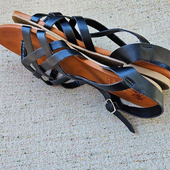 Jellypop Women Serayah Flat Sandal Faux Leather Black Sandals Size 6 - Picture 6 of 10